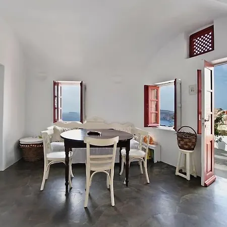 Pori House-volcano View Oia (Santorini)